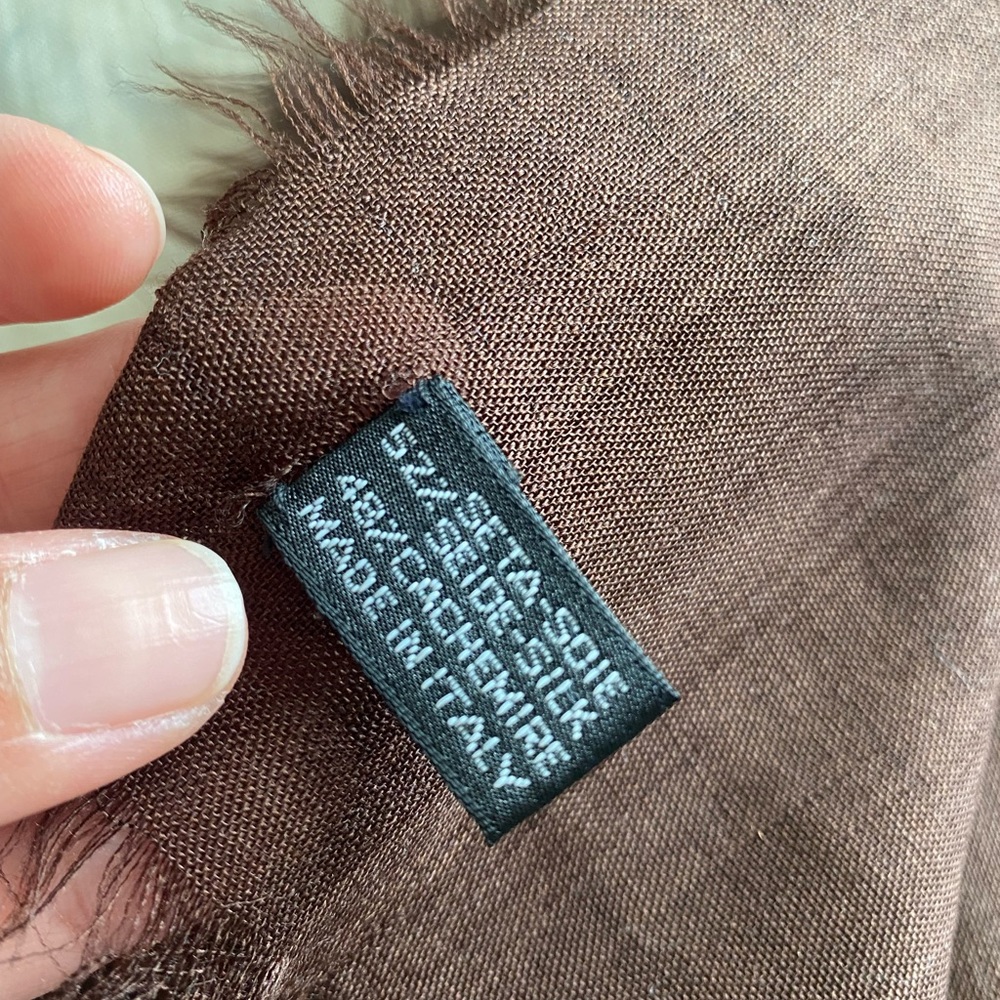 ❤️SOLD❤️ Authentic Vintage Chanel Large Scarf - Picture 4 of 10